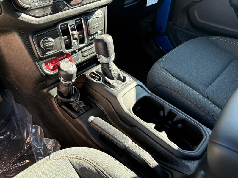 Jeep Gladiator Vehicle Full-screen Gallery Image 26