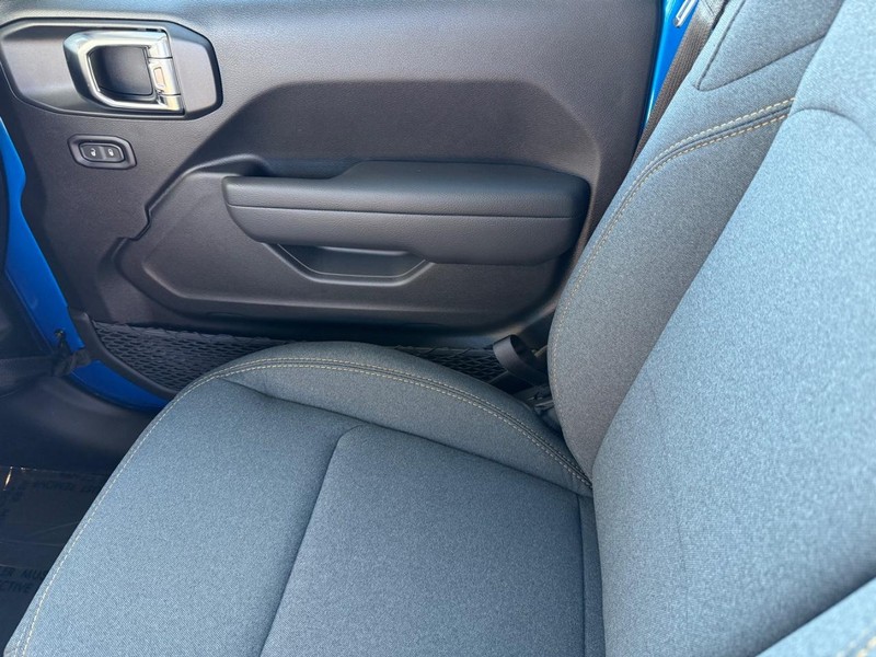 Jeep Gladiator Vehicle Full-screen Gallery Image 27