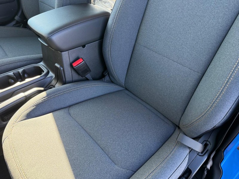 Jeep Gladiator Vehicle Full-screen Gallery Image 30