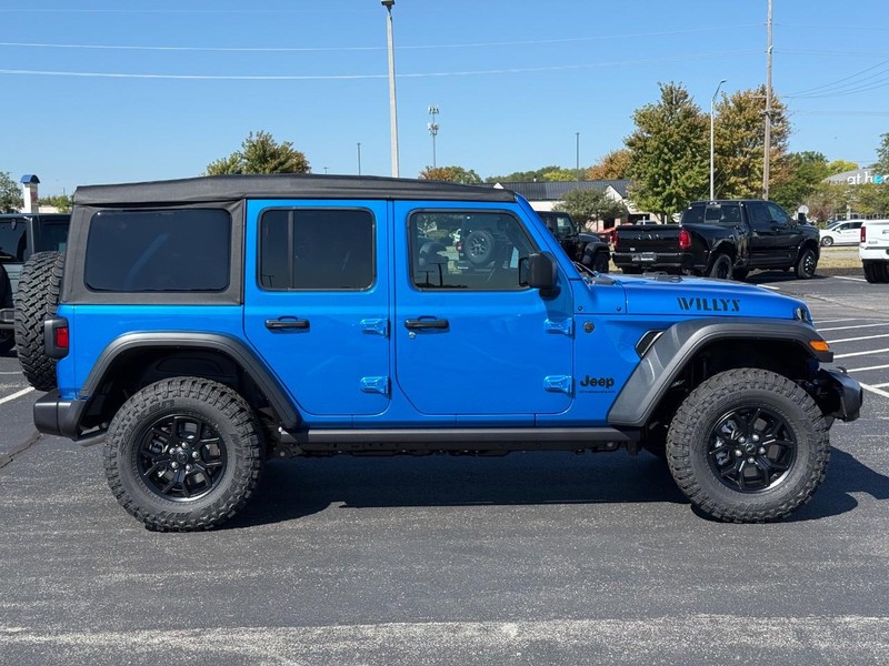 Jeep Wrangler Vehicle Full-screen Gallery Image 2