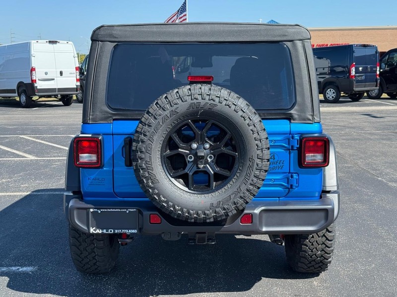 Jeep Wrangler Vehicle Full-screen Gallery Image 4