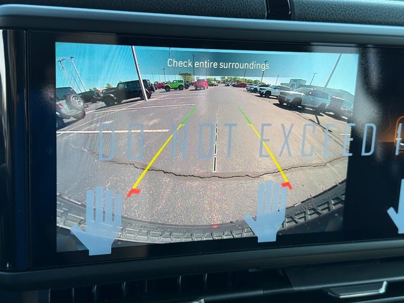 Jeep Wrangler Vehicle Full-screen Gallery Image 24