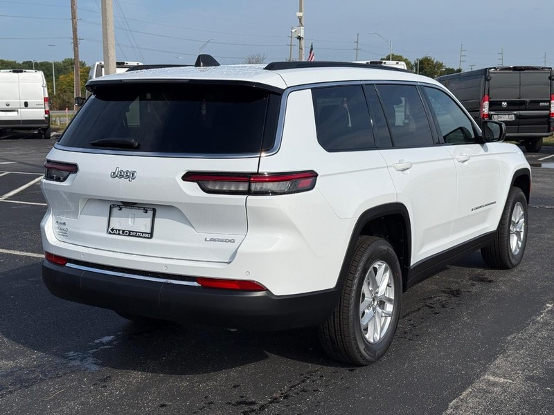 Jeep Grand Cherokee L Vehicle Full-screen Gallery Image 3