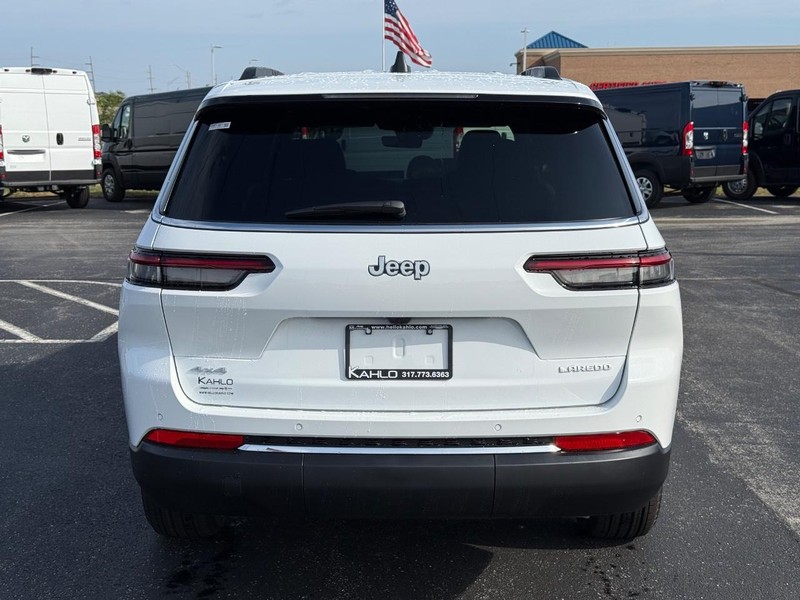 Jeep Grand Cherokee L Vehicle Full-screen Gallery Image 4