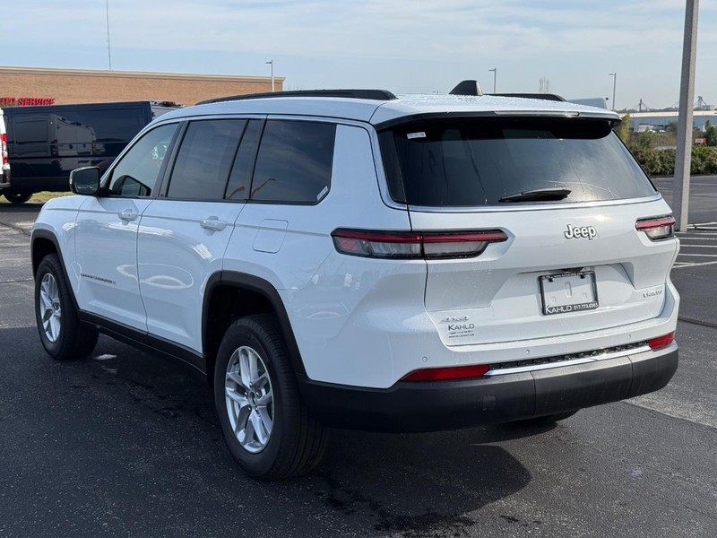 Jeep Grand Cherokee L Vehicle Full-screen Gallery Image 5