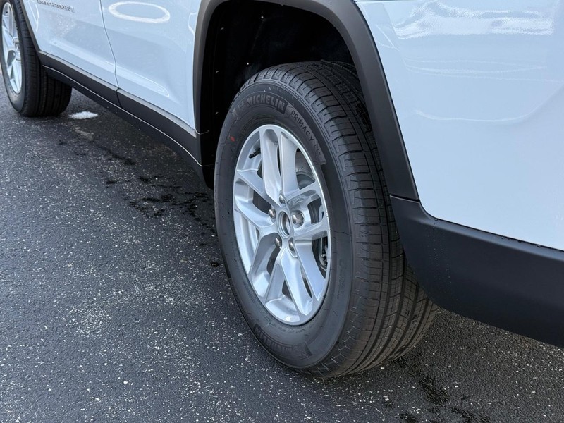 Jeep Grand Cherokee L Vehicle Full-screen Gallery Image 6