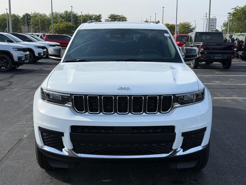 Jeep Grand Cherokee L Vehicle Full-screen Gallery Image 9