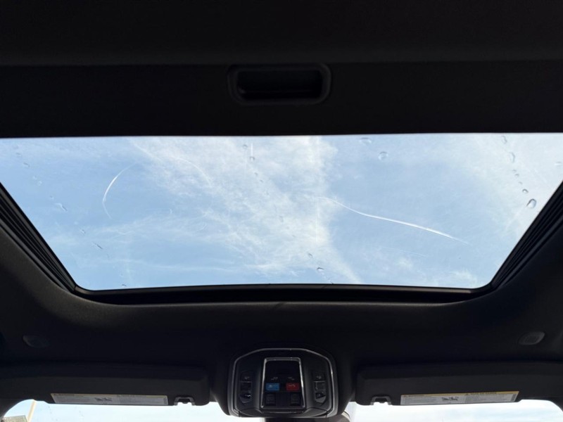 Jeep Grand Cherokee L Vehicle Full-screen Gallery Image 13