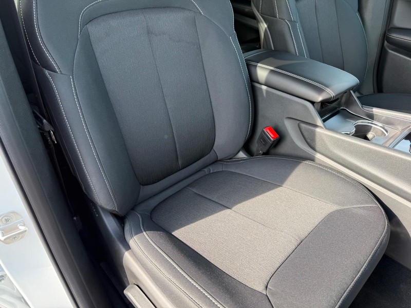 Jeep Grand Cherokee L Vehicle Full-screen Gallery Image 17