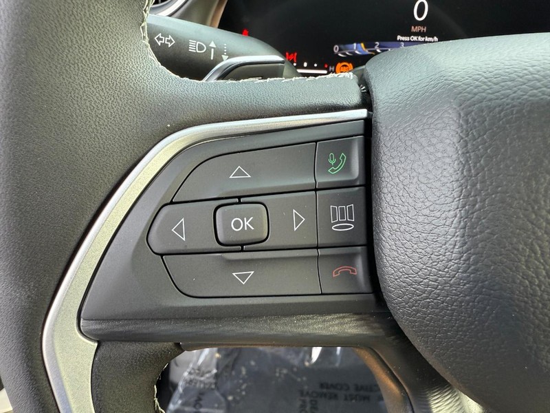 Jeep Grand Cherokee L Vehicle Full-screen Gallery Image 21