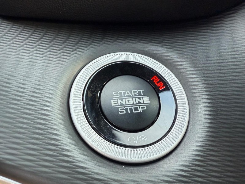 Jeep Grand Cherokee L Vehicle Full-screen Gallery Image 23