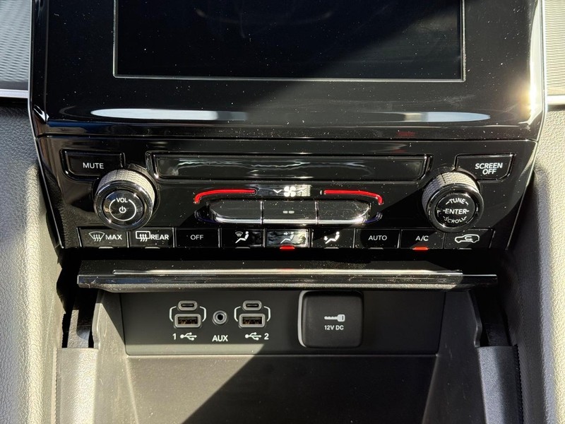 Jeep Grand Cherokee L Vehicle Full-screen Gallery Image 25