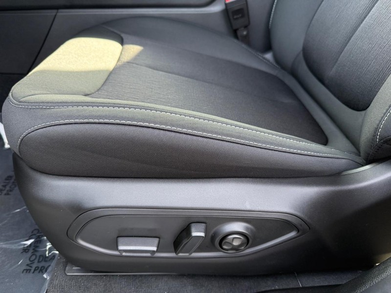 Jeep Grand Cherokee L Vehicle Full-screen Gallery Image 32