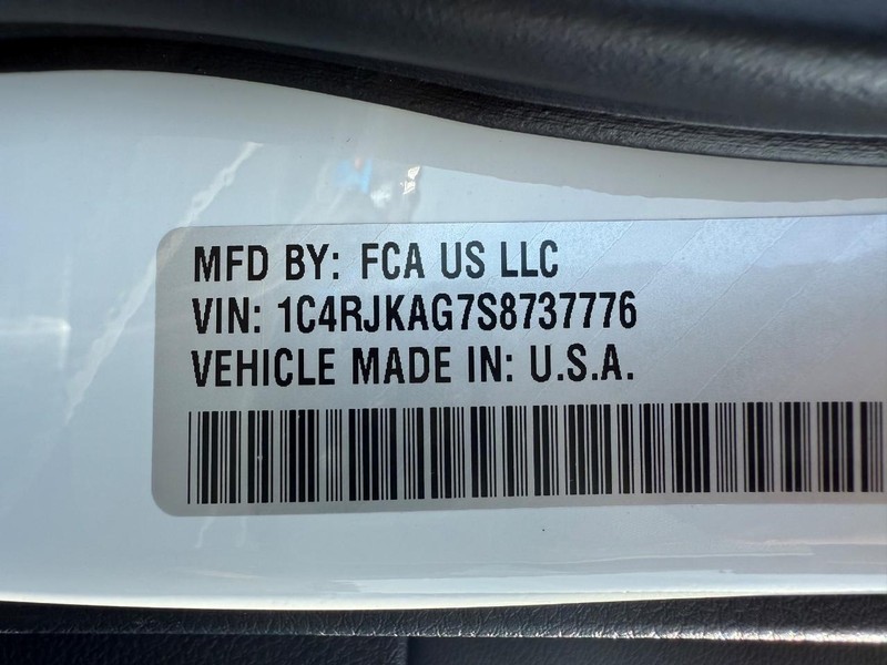 Jeep Grand Cherokee L Vehicle Full-screen Gallery Image 34