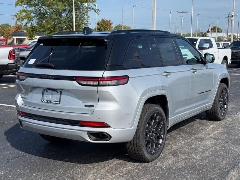 Jeep Grand Cherokee Vehicle Full-screen Gallery Image 3