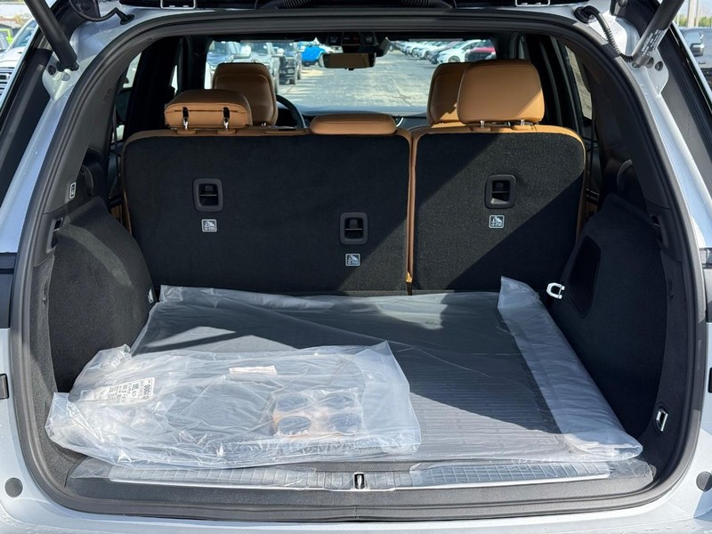 Jeep Grand Cherokee Vehicle Full-screen Gallery Image 7