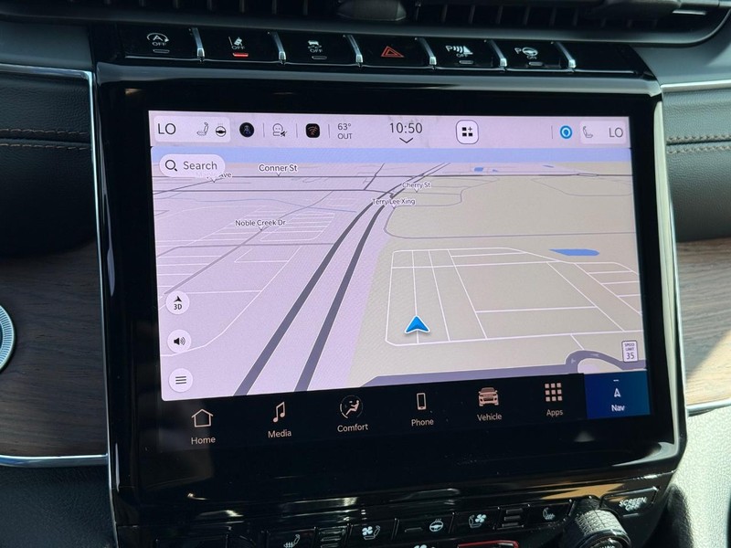 Jeep Grand Cherokee Vehicle Full-screen Gallery Image 25