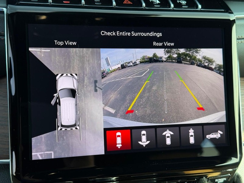 Jeep Grand Cherokee Vehicle Full-screen Gallery Image 26