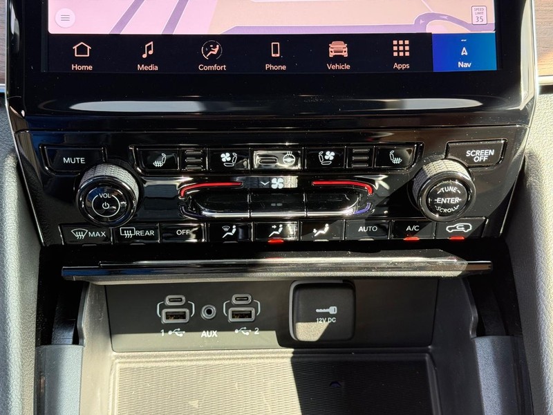 Jeep Grand Cherokee Vehicle Full-screen Gallery Image 27