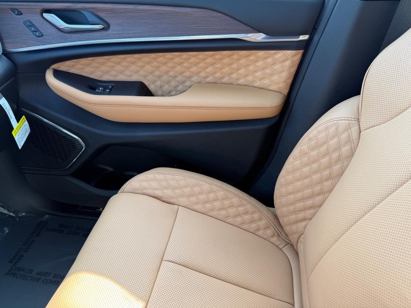 Jeep Grand Cherokee Vehicle Full-screen Gallery Image 29