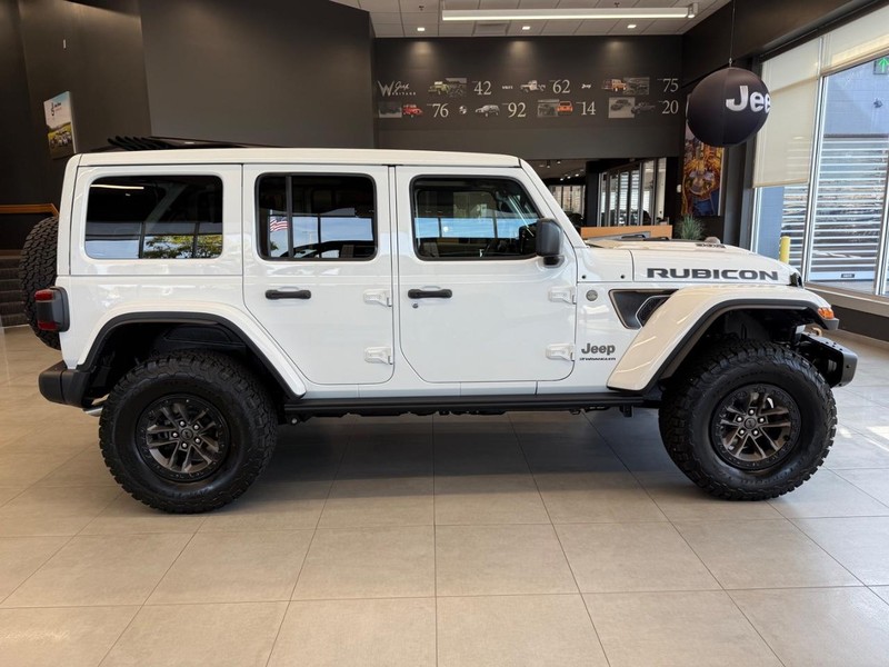 Jeep Wrangler Vehicle Full-screen Gallery Image 2