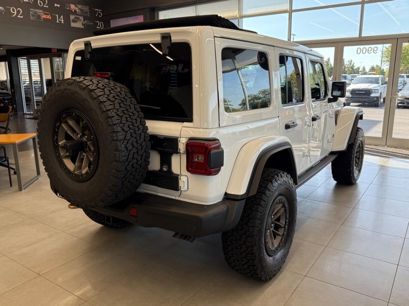 Jeep Wrangler Vehicle Full-screen Gallery Image 3