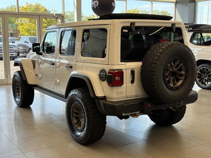 Jeep Wrangler Vehicle Full-screen Gallery Image 5