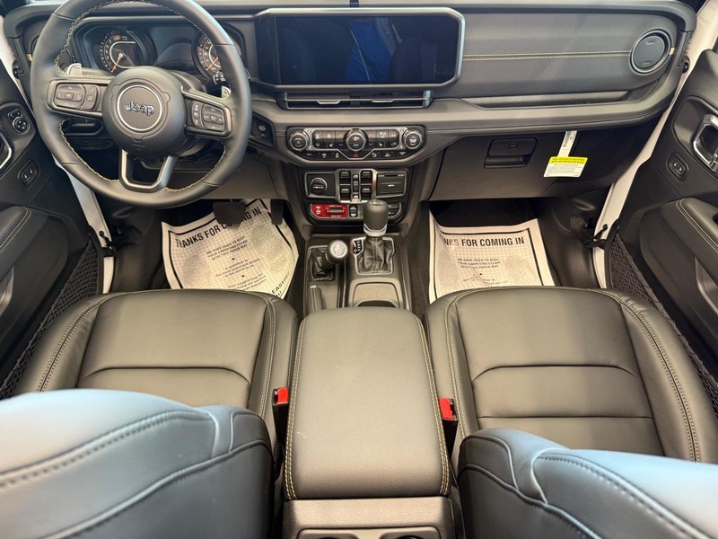 Jeep Wrangler Vehicle Full-screen Gallery Image 13