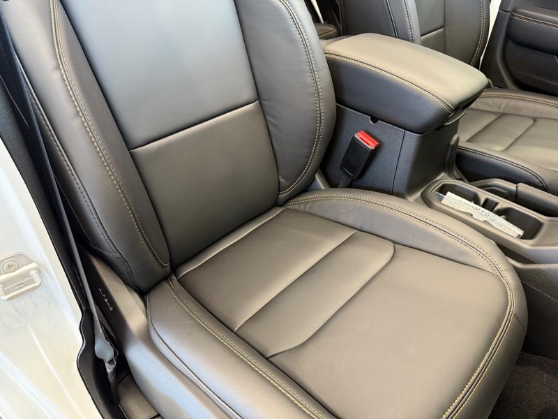 Jeep Wrangler Vehicle Full-screen Gallery Image 16