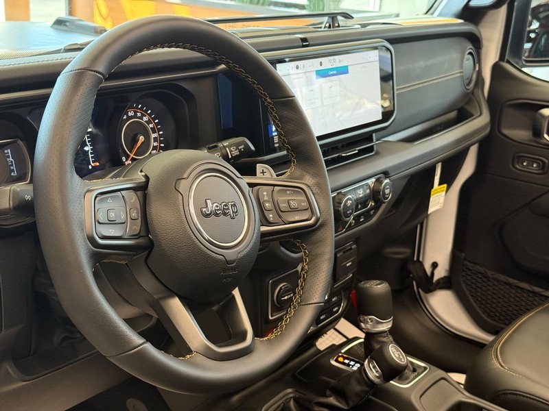 Jeep Wrangler Vehicle Full-screen Gallery Image 19