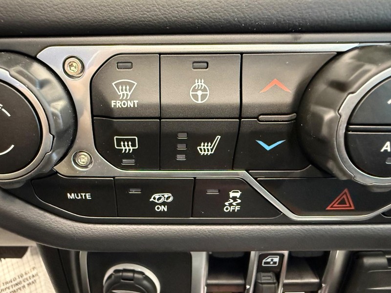 Jeep Wrangler Vehicle Full-screen Gallery Image 23