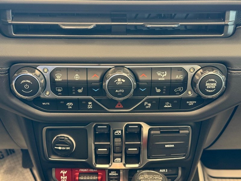 Jeep Wrangler Vehicle Full-screen Gallery Image 25