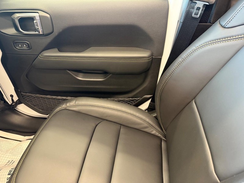 Jeep Wrangler Vehicle Full-screen Gallery Image 27