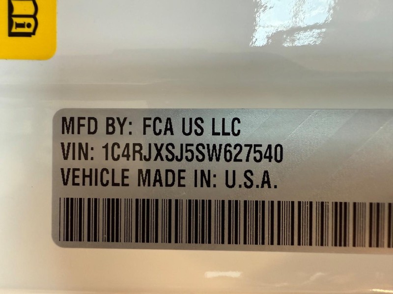 Jeep Wrangler Vehicle Full-screen Gallery Image 32