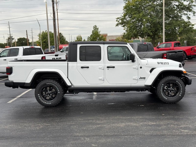 Jeep Gladiator Vehicle Full-screen Gallery Image 2