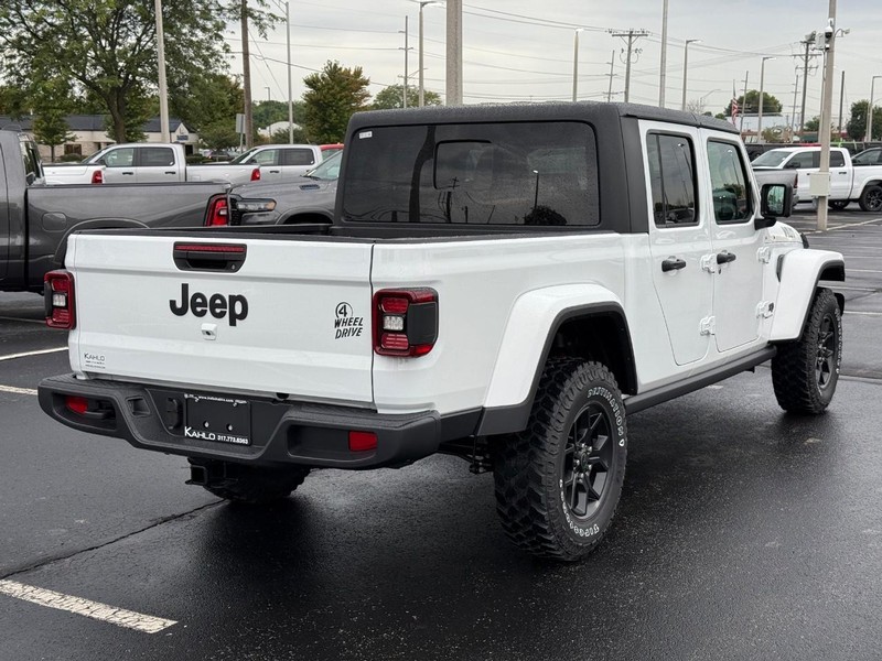 Jeep Gladiator Vehicle Full-screen Gallery Image 3