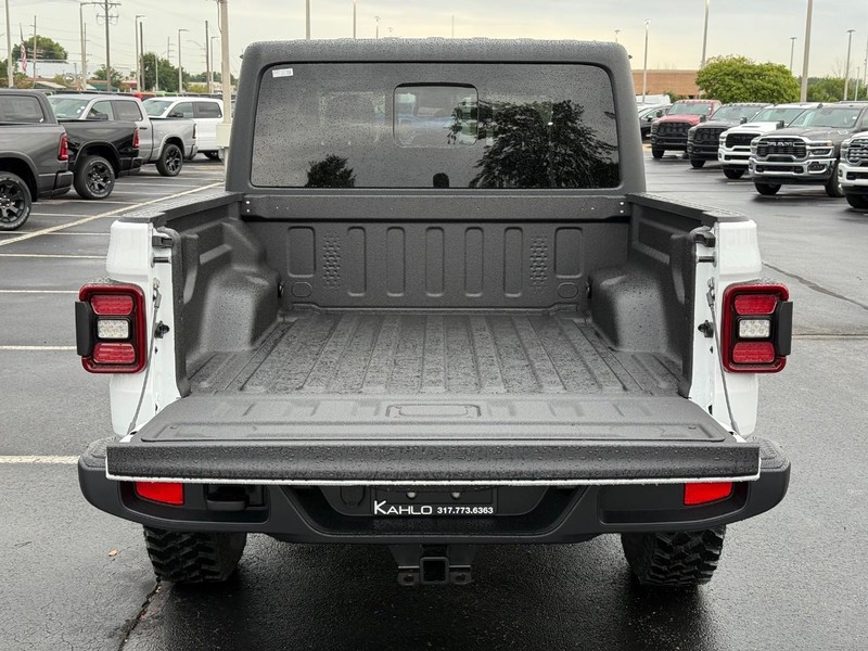 Jeep Gladiator Vehicle Full-screen Gallery Image 7