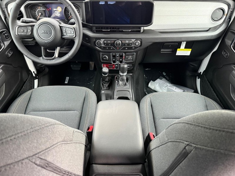 Jeep Gladiator Vehicle Full-screen Gallery Image 13