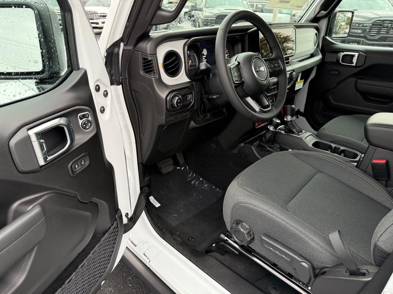 Jeep Gladiator Vehicle Full-screen Gallery Image 17