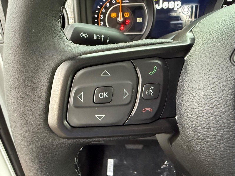 Jeep Gladiator Vehicle Full-screen Gallery Image 20