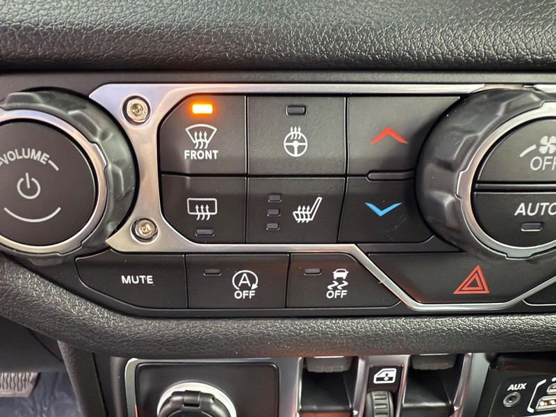 Jeep Gladiator Vehicle Full-screen Gallery Image 23