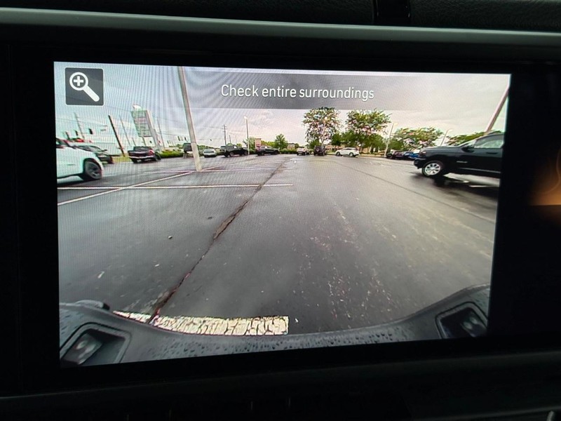 Jeep Gladiator Vehicle Full-screen Gallery Image 25