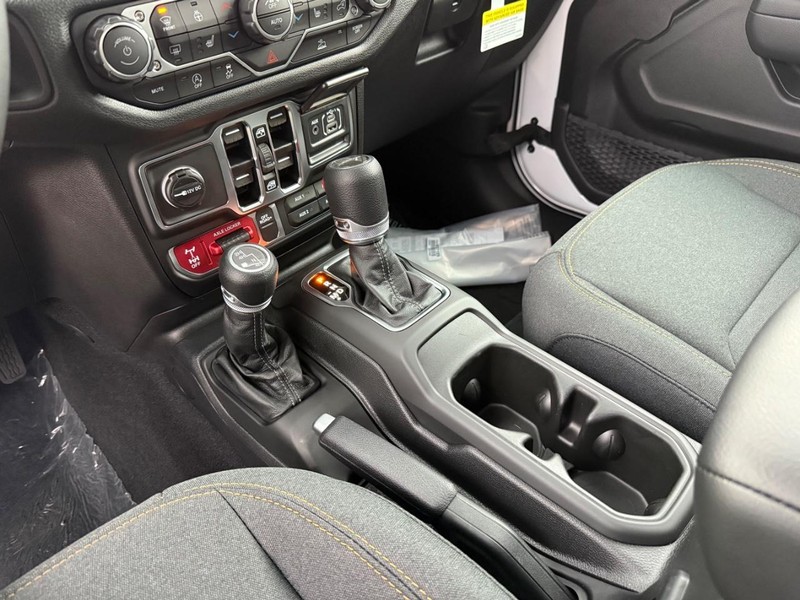 Jeep Gladiator Vehicle Full-screen Gallery Image 27