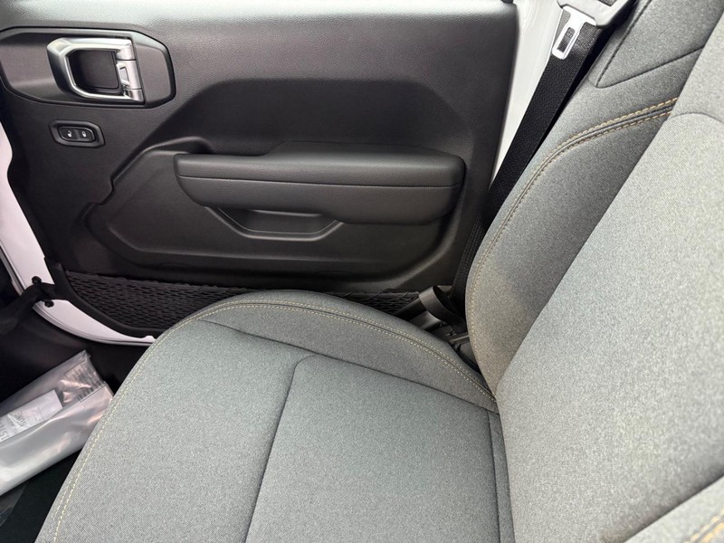 Jeep Gladiator Vehicle Full-screen Gallery Image 28