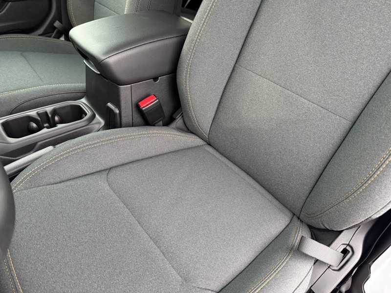 Jeep Gladiator Vehicle Full-screen Gallery Image 31