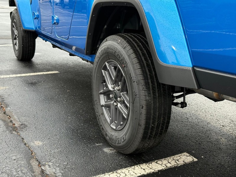 Jeep Gladiator Vehicle Full-screen Gallery Image 6