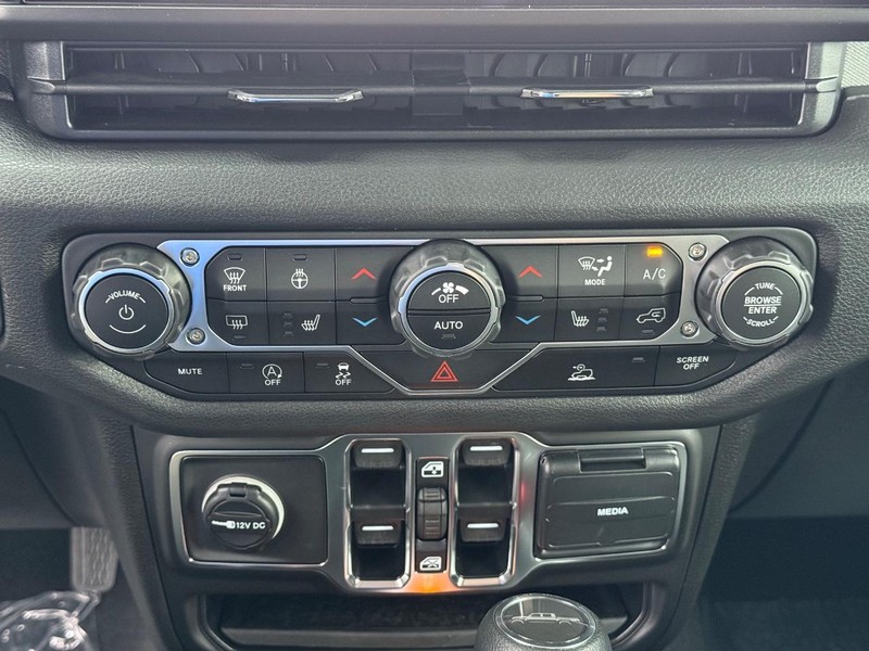 Jeep Gladiator Vehicle Full-screen Gallery Image 26