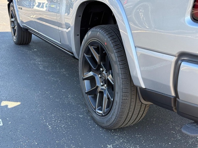 Ram 1500 Vehicle Full-screen Gallery Image 6