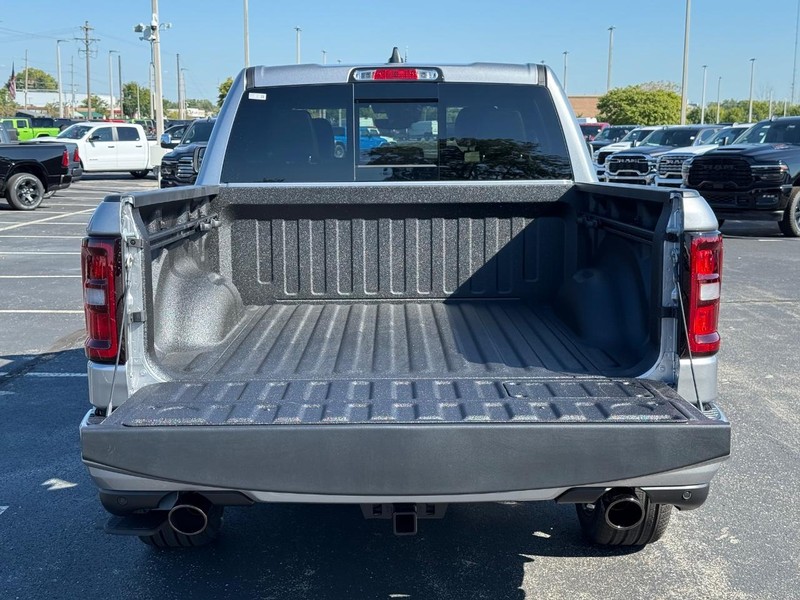 Ram 1500 Vehicle Full-screen Gallery Image 7