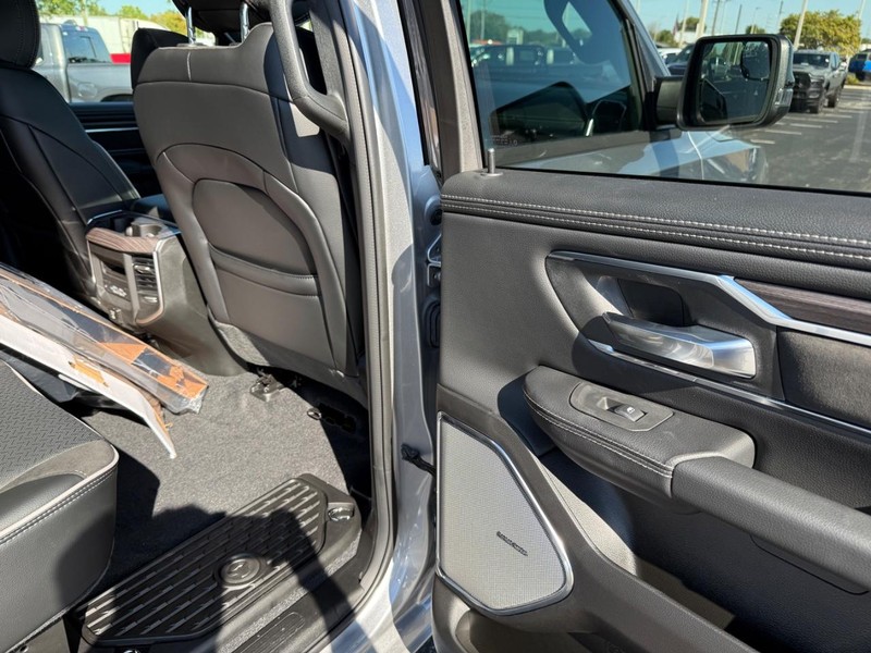 Ram 1500 Vehicle Full-screen Gallery Image 11